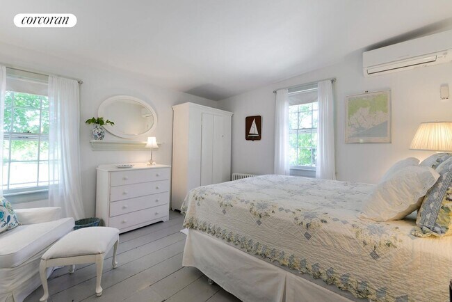 Building Photo - 2214 Montauk Hwy