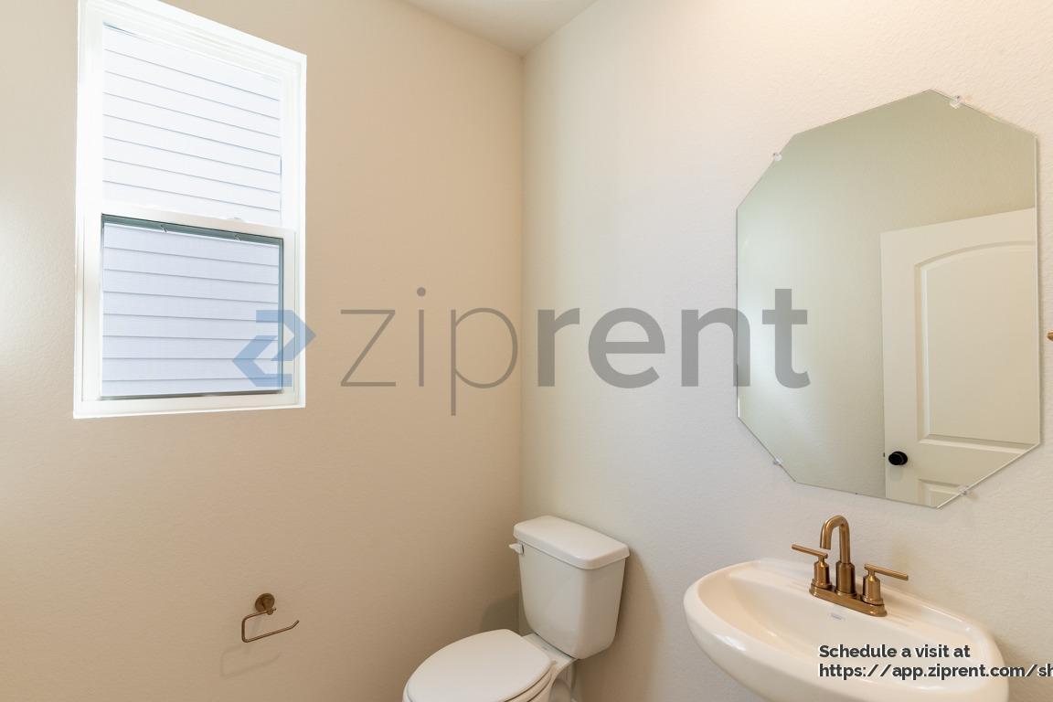 Building Photo - 214 Lake Shore Dr