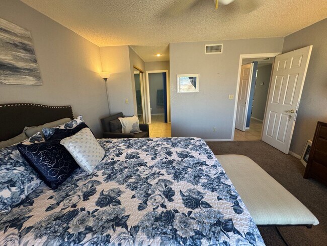 Building Photo - FURNISHED 2BR CONDO w/Utilities Water View Gated NO STAIRS