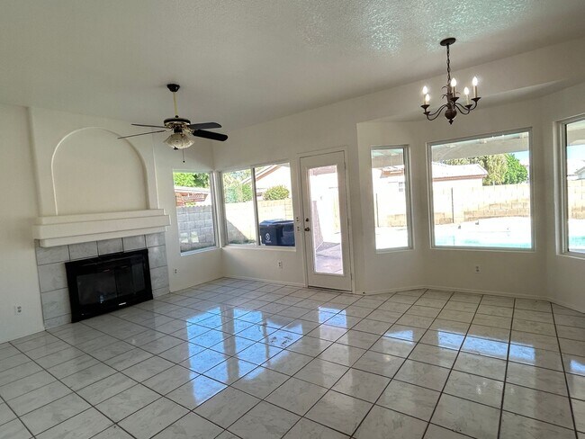 Building Photo - MUST SEE HOME IN AVONDALE WITH POOL!