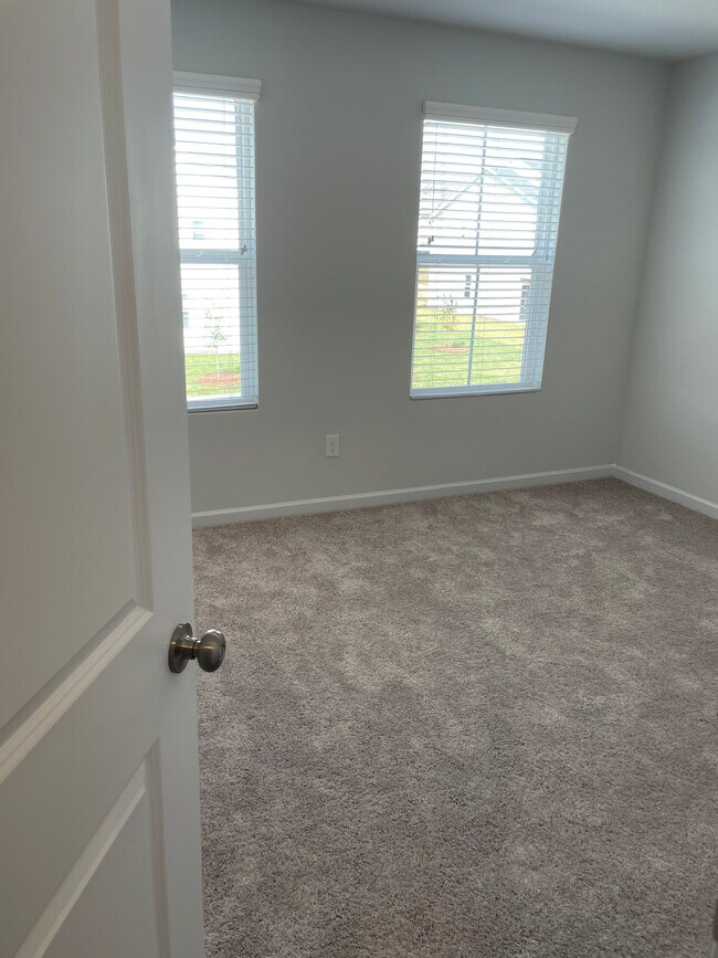 Building Photo - 104 Founders Dr