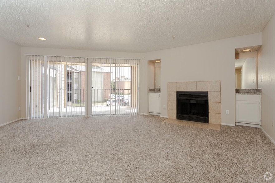 2BR,2BA - 902SF B4 - LIVING AREA - Buena Vista Apartments