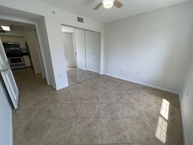 Building Photo - ANNUAL RENTAL - 1ST FLOOR 3 BED / 2 BATH C...