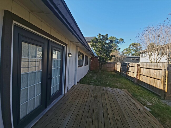 Building Photo - 12040 Mighty Oak Dr