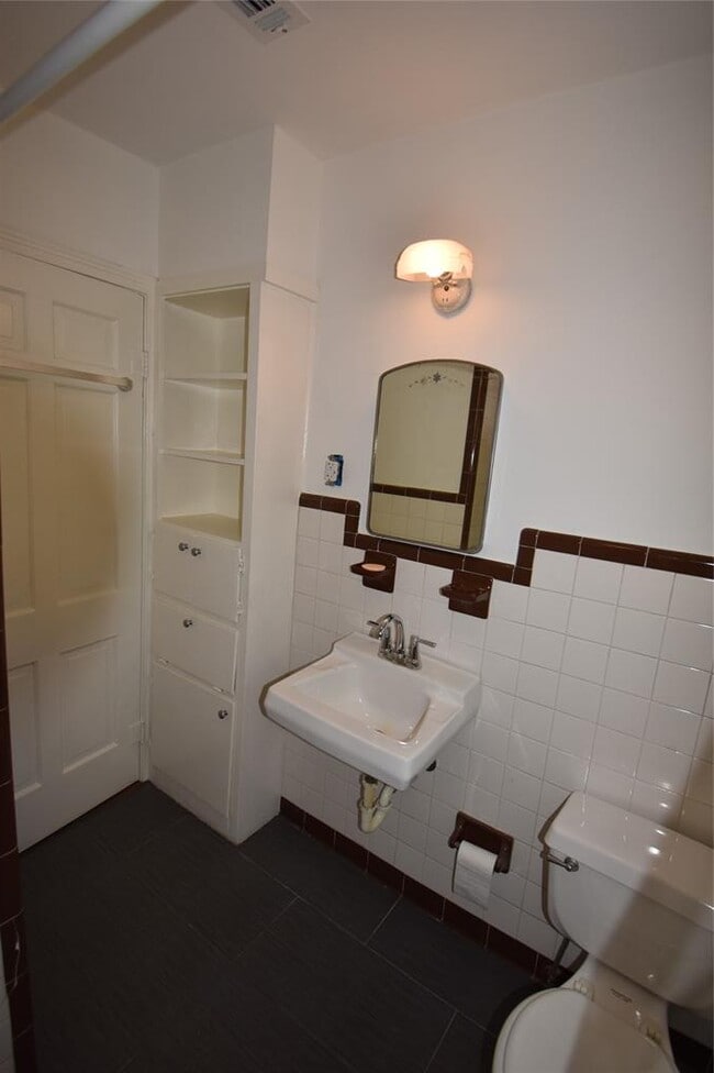 Building Photo - 1606 Margaret St