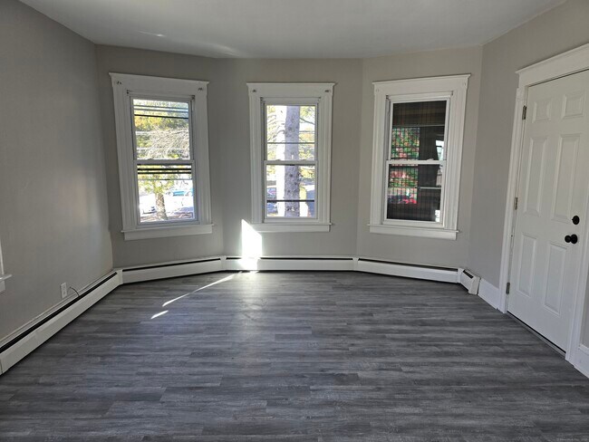 Building Photo - 465 Burritt St