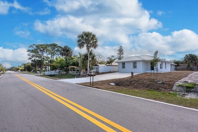 Building Photo - 3246 Jefferson St