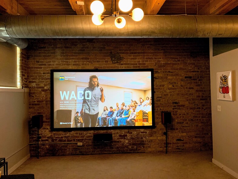 Media Room/Den - 2201 W Wabansia Ave