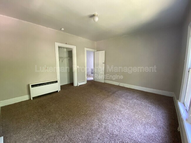 Building Photo - 431 W Vine St