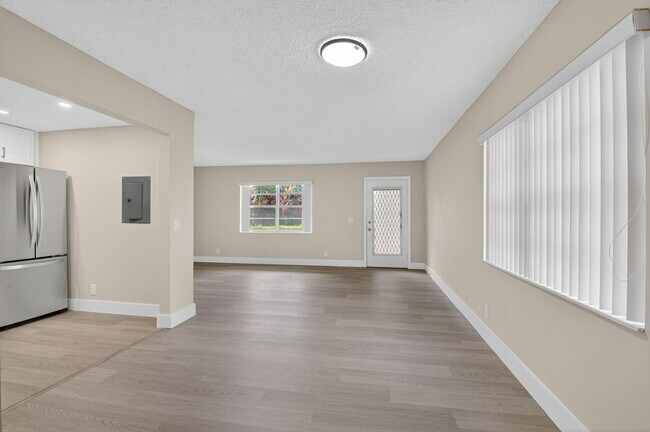 Building Photo - 538 Normandy Ln