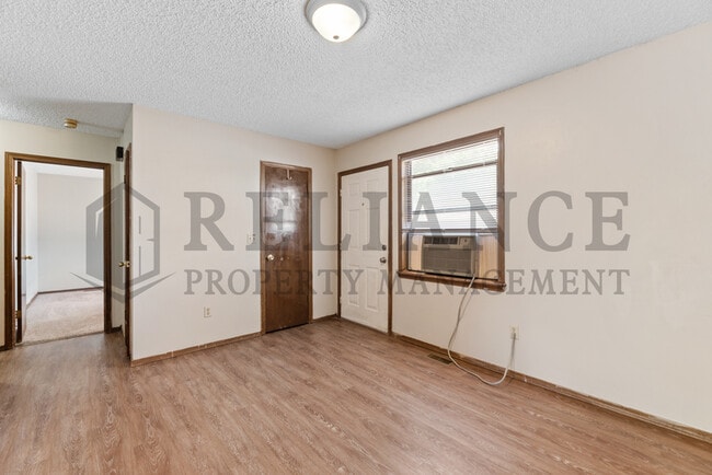 Building Photo - 1318 Peach Ave