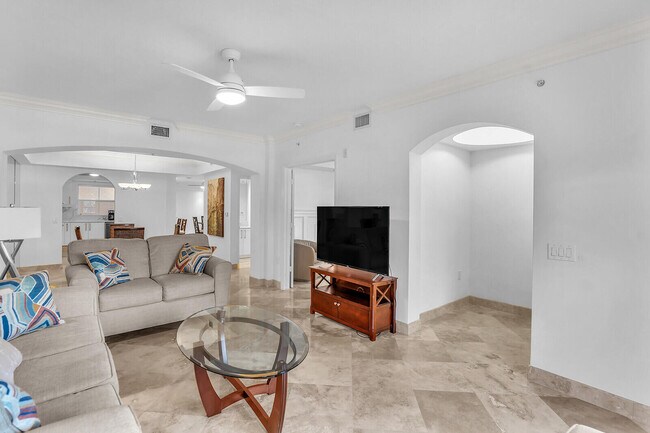 Building Photo - 2051 SE 3rd St