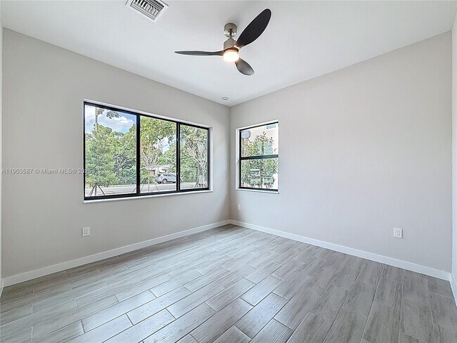 Building Photo - 406 NW 41st St