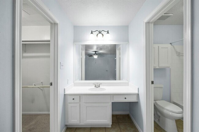 Building Photo - 12755 Mill Ridge Dr