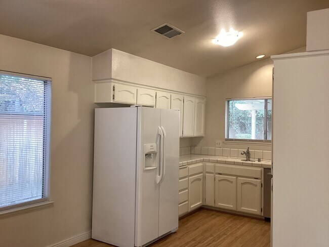 Building Photo - 9615 N Buttonwood Ct