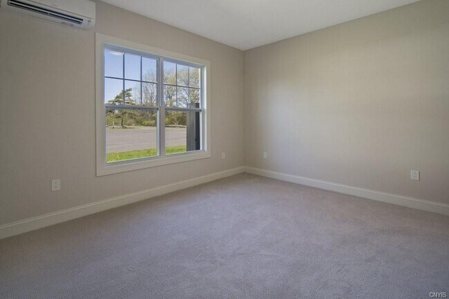 Building Photo - 129 Oakcrest Rd