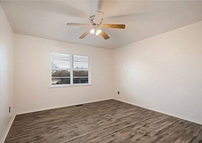 Building Photo - 3 bedroom 2 bath house
