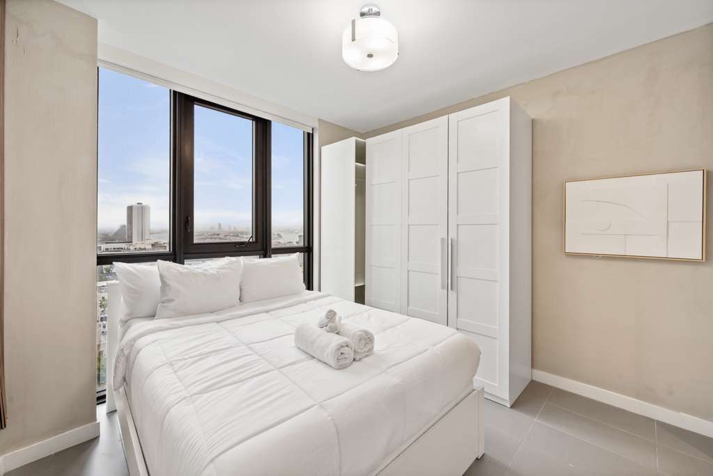 Building Photo - 1600 NE 1st Ave