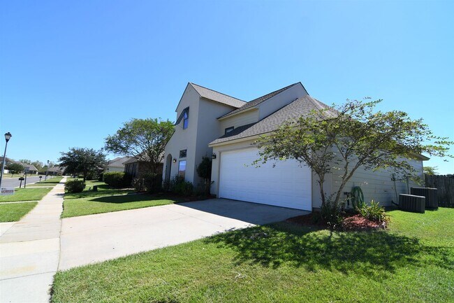 Building Photo - Zachary School District!  Trendy, 3 bedroom, 2.5 bath home in coveted Marshall Bonds Subdv