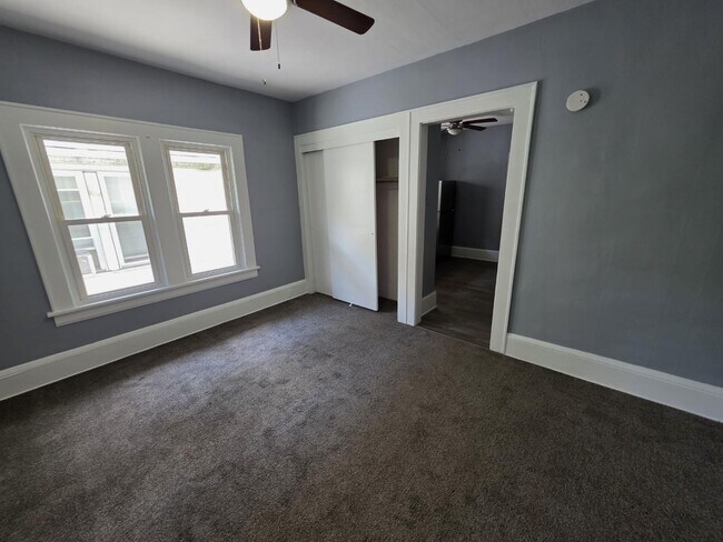 Building Photo - 1224 Pondview Ave