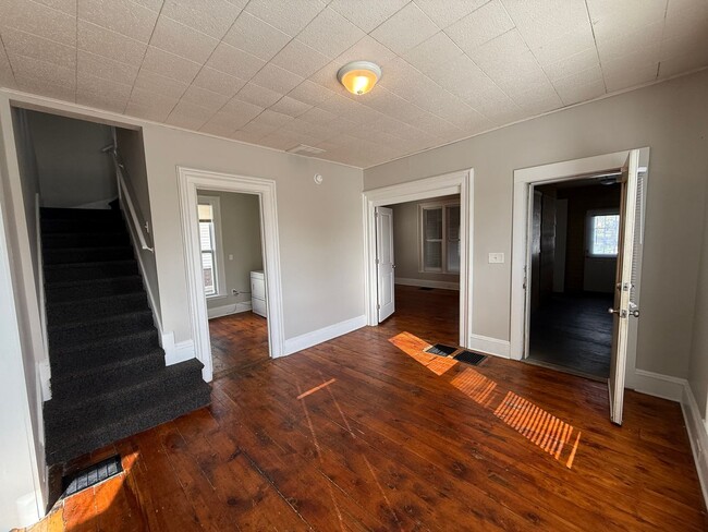 Building Photo - 4 Bedroom, 1.5 Bath Home – Swan Neighborho...