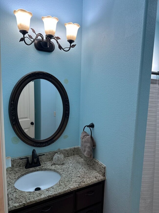 Building Photo - Available March 1st!  Modern 5-Bedroom 4-Bathroom Home in SW Bentonville