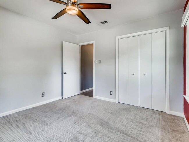 Building Photo - 2500 Candlewood Ct
