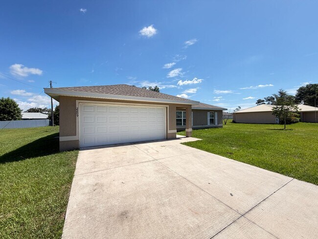 Building Photo - 2209 SW 156th Loop