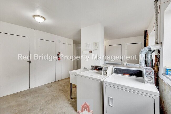 Building Photo - 4314 Southwest View Point Ter