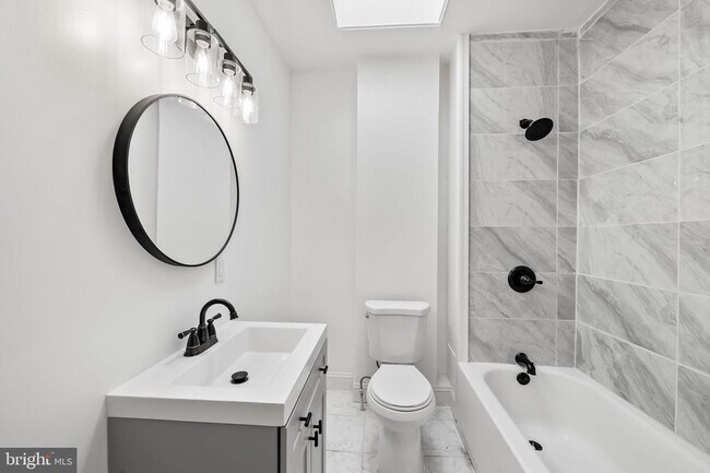 Building Photo - 1605 Darley Ave