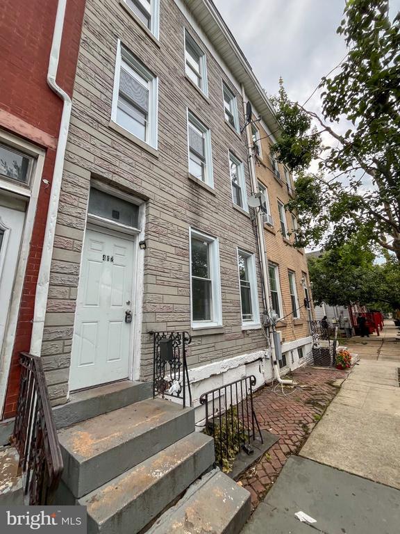Building Photo - 412 Lamberton St