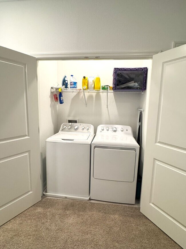 Building Photo - 3 BR/  2.5 BA  Townhome - ANNIES WALK