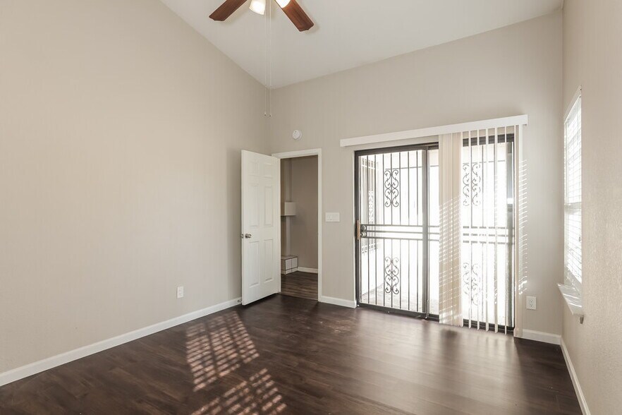 Building Photo - 1209 E Villa Rita Dr