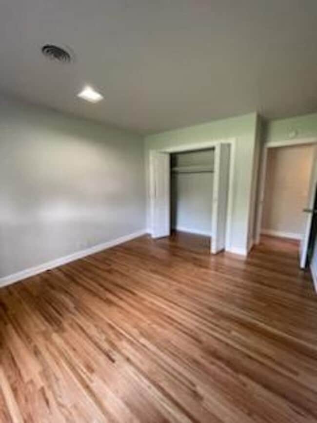 Building Photo - 246 White Bridge Pike