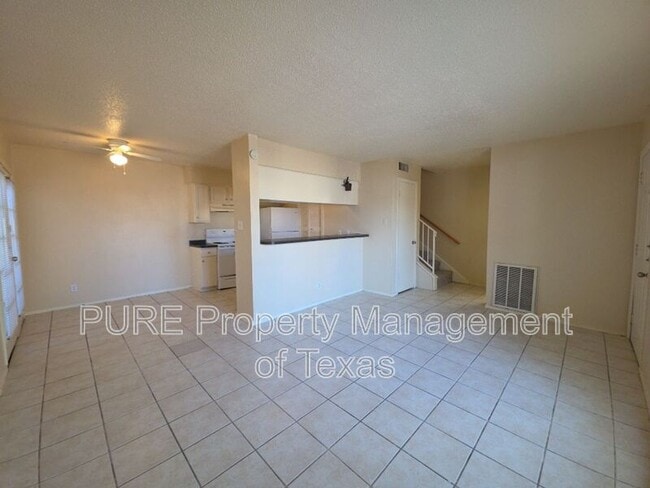 Building Photo - 5808 Wellington Dr