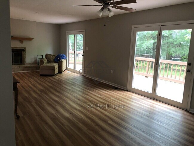 Building Photo - 206 Fairway Cir