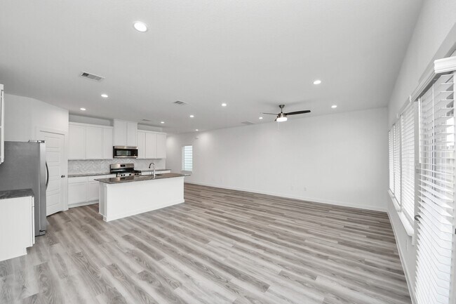 Building Photo - 10327 Sylvan Wds Trl