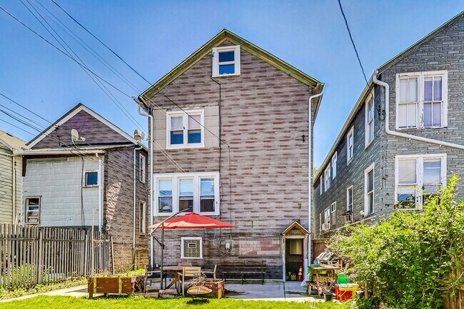 Building Photo - 1742 W Cullerton St