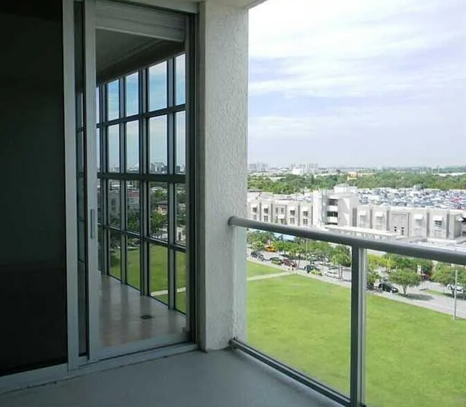 Building Photo - 3451 NE 1st Ave