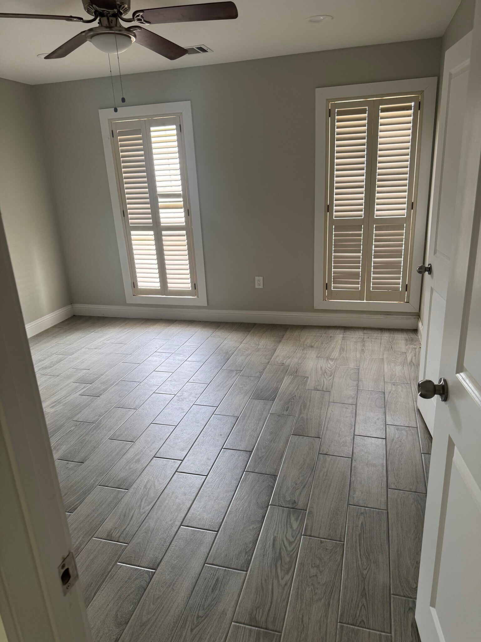 Building Photo - 2700 Country Club Dr