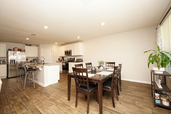 Building Photo - 904 Merganser Way