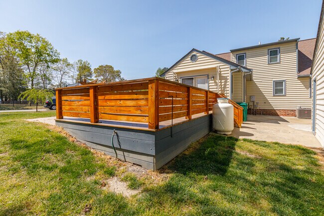 Building Photo - 421 Evanrude Ln