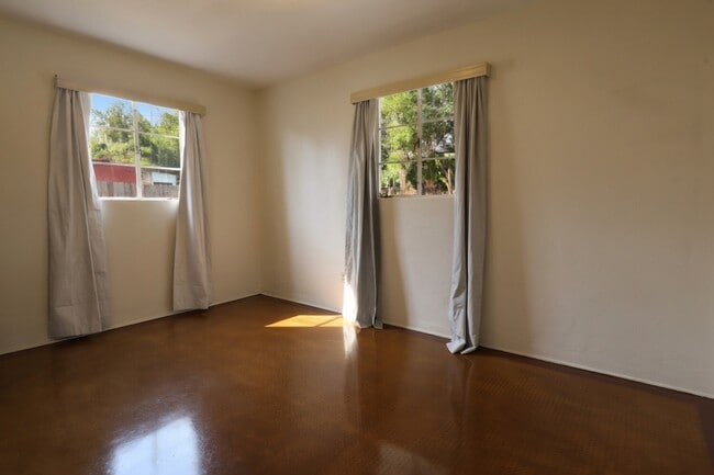 Building Photo - 2632 N Wilson Ave