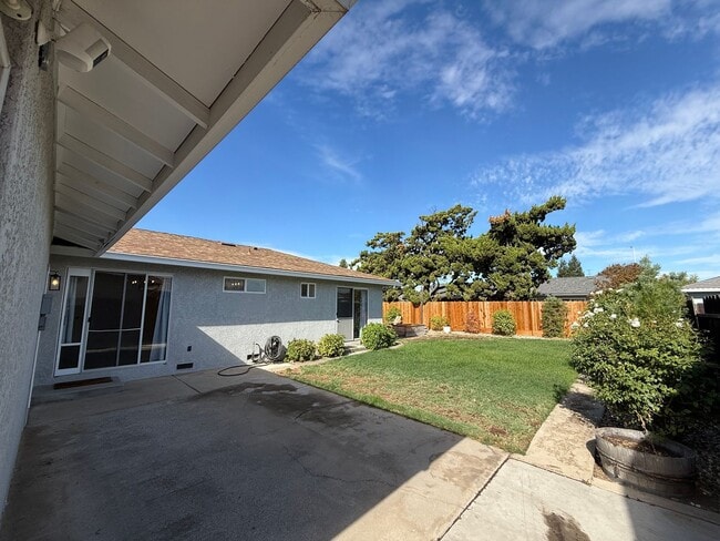 Building Photo - Updated 3-bedroom single story in Oakdale!