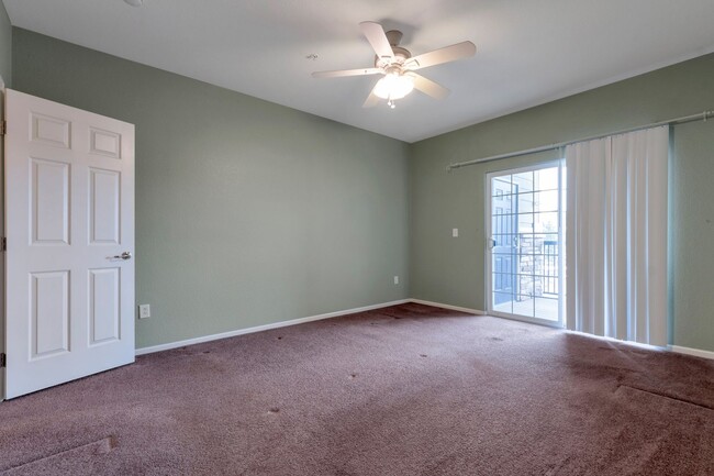 Building Photo - Move-in Ready 2 Bedroom, 2 Bath condo in P...