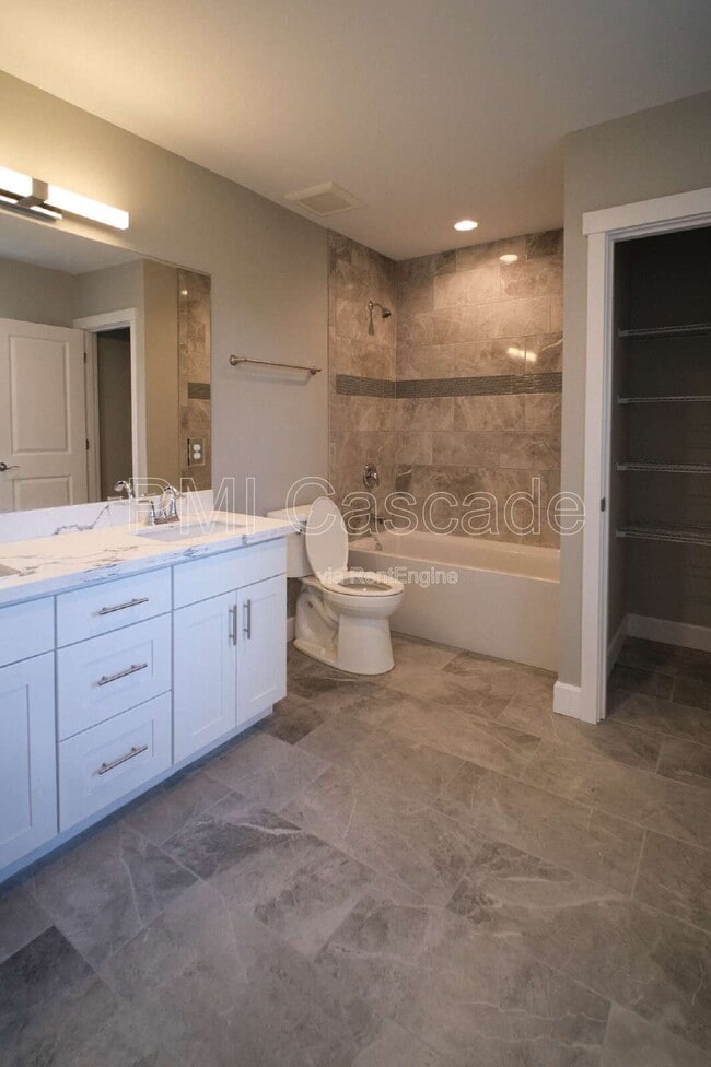 Building Photo - 933 S Sprague Ave