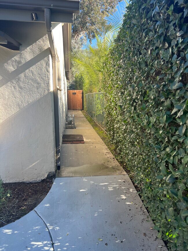 Private walkway - 6006 Donna Ave