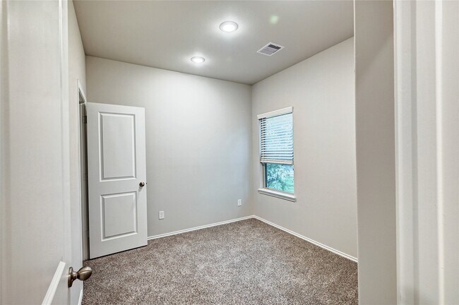 Building Photo - 10196 Barberry St