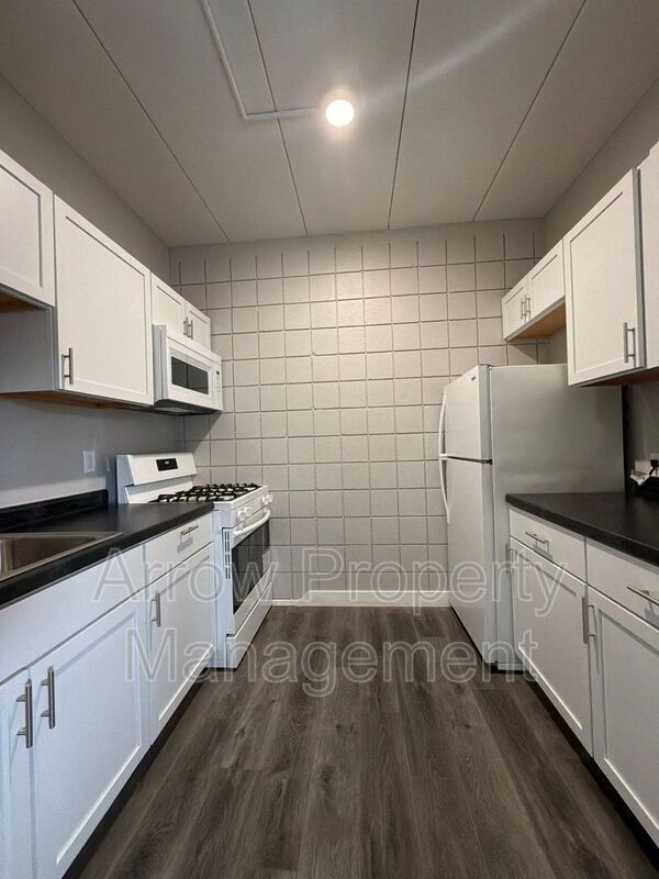 Building Photo - 867 N 26th St