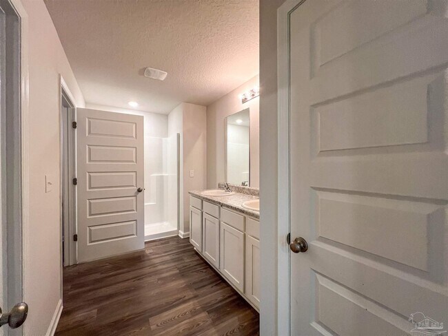 Building Photo - 5257 Peach Dr